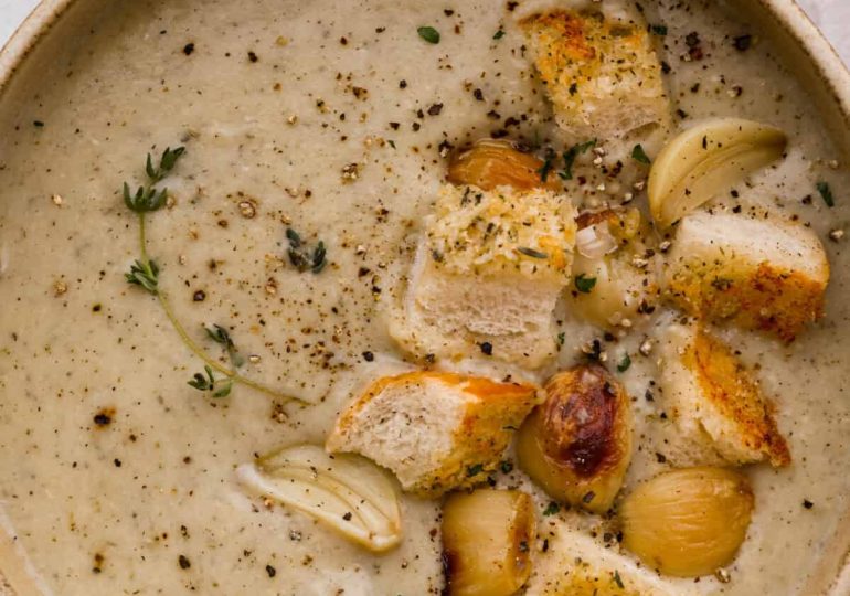 Creamy Roasted Garlic Soup