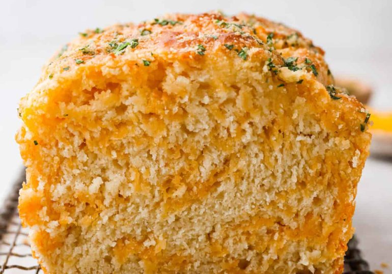 Cheddar Bay Biscuit Bread